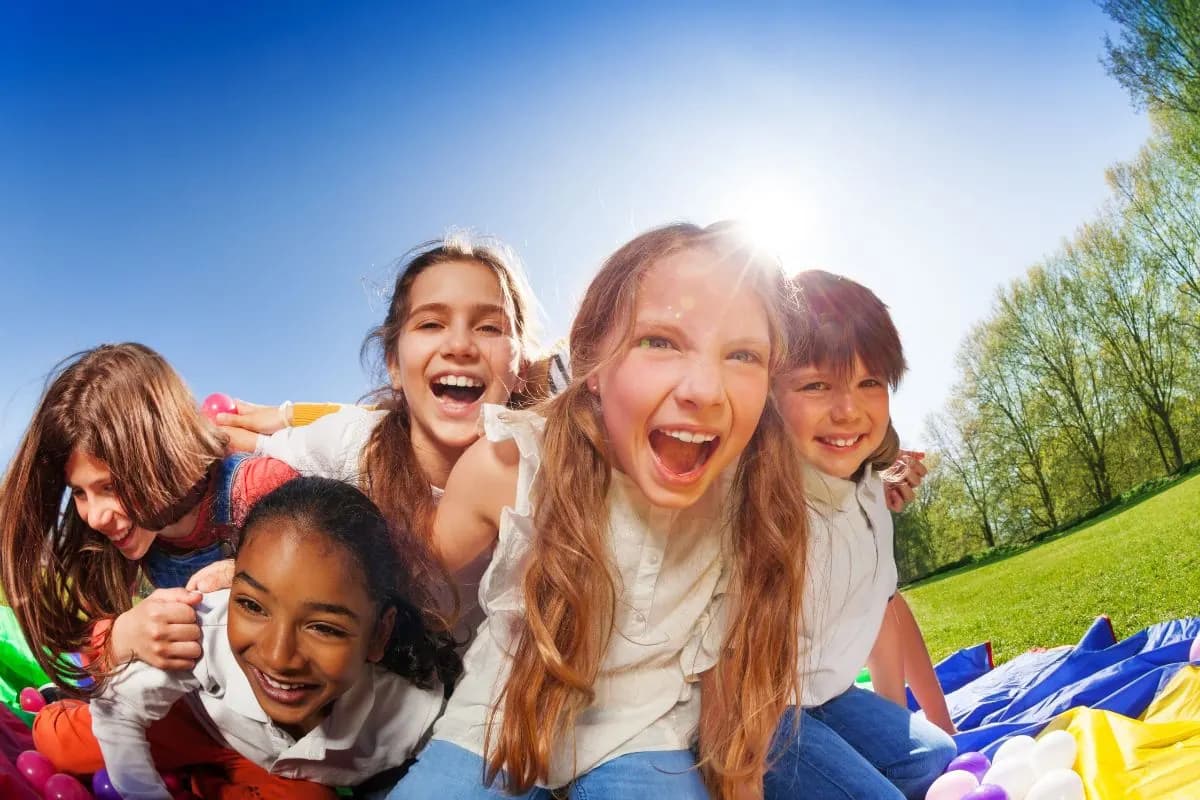 Kunstendag voor kinderen > Kleur buiten de lijntjes!