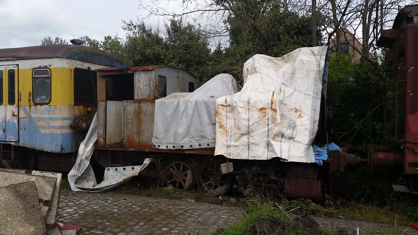 Stoomlocomotief op het Stoomcentrum Maldegem tijdens een open dag, vooraanzicht van de 0-6-0T locomotief
